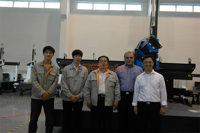 美国用户与CQ9电子工程师合影
